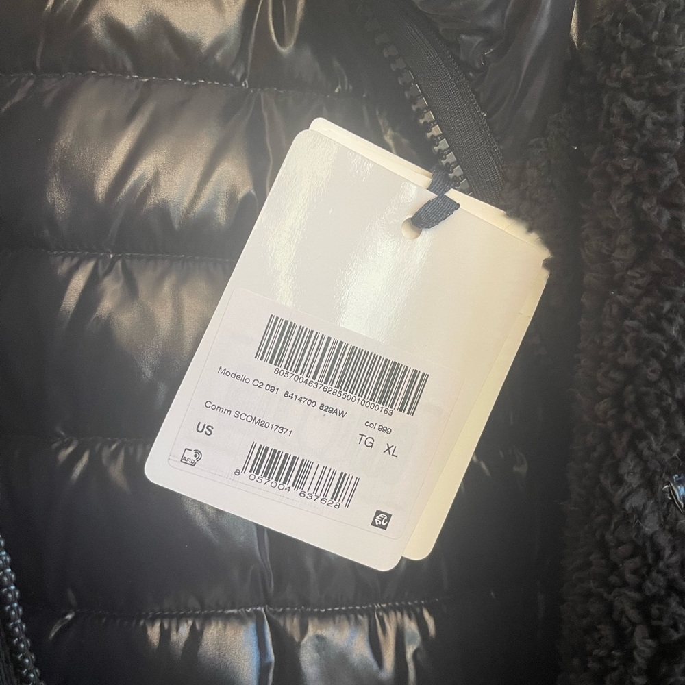Brand New Men’s Moncler Black Jacket